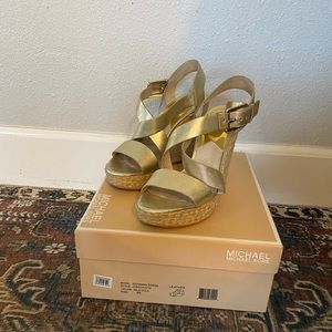 Michael Kors Giovanna Wedge- gold size 9
